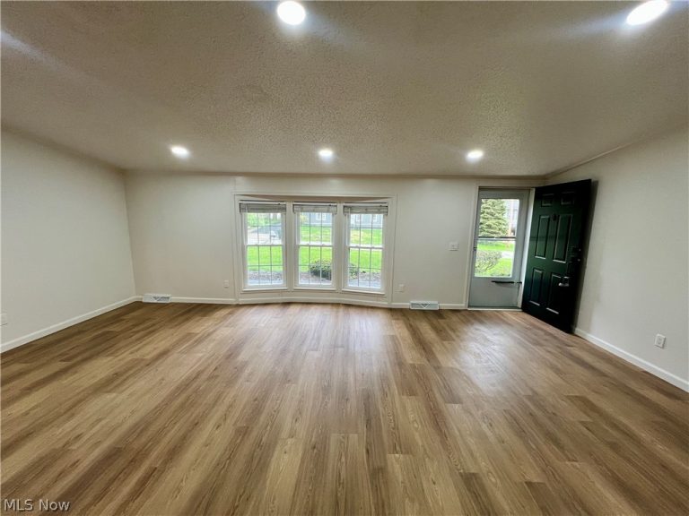 93 Fell Avenue, Northfield Village, OH - Photo 8