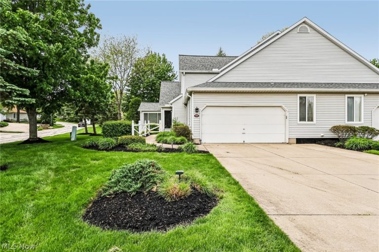 566 Queens Court, Copley, OH - Photo 2