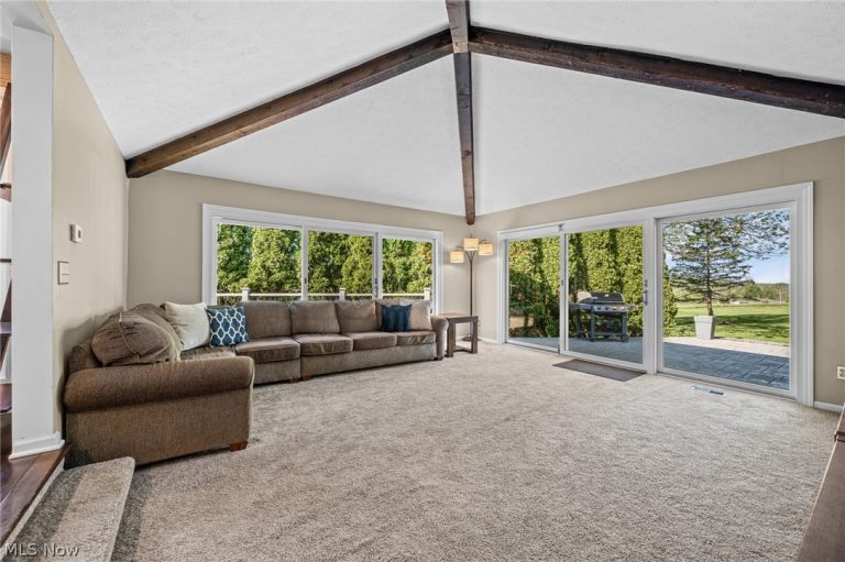 17258 Long Meadow Trail, Chagrin Falls, OH - Photo 4
