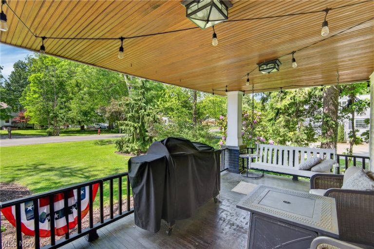 8465 Usher Road, Olmsted Falls, OH - Photo 4