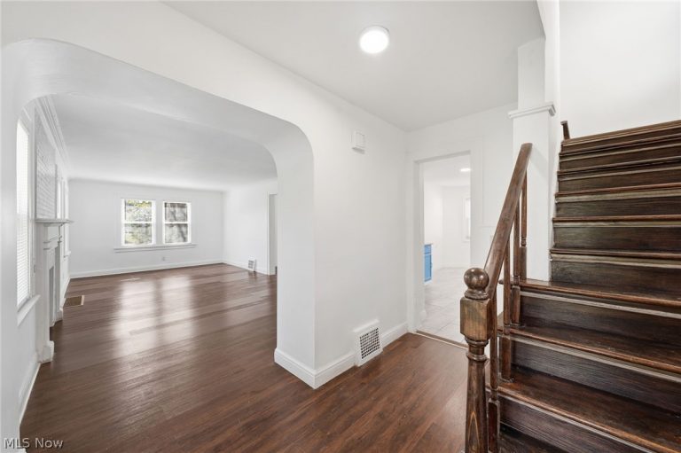1068 Nela View Road, Cleveland Heights, OH - Photo 4