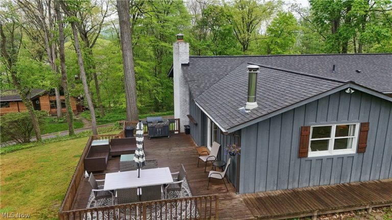 2490 Oak Tree Drive, Dover, OH - Photo 6