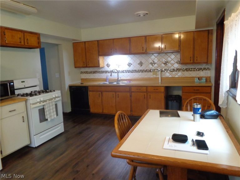 3303 Akins Road, North Royalton, OH - Photo 5