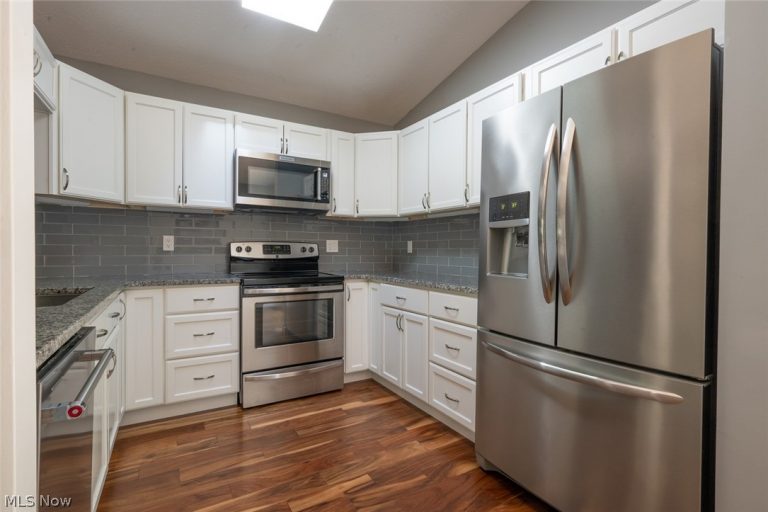 8716 Blossom Drive, Mentor, OH - Photo 6
