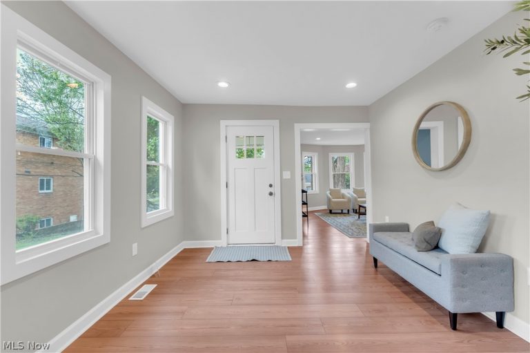 18155 Libby Road, Maple Heights, OH - Photo 4
