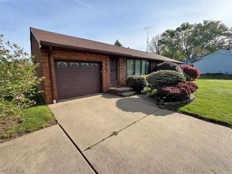 3937 Linda Street, North Canton, OH - Photo 2