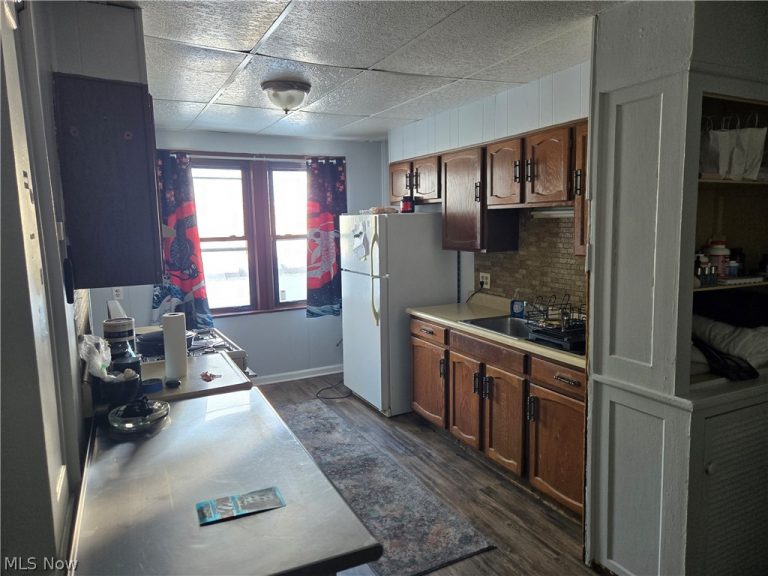 5767 Ridge Road, Parma, OH - Photo 6