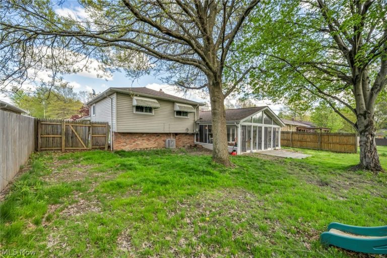 7850 Linden Lane, Parma, OH - Photo 8
