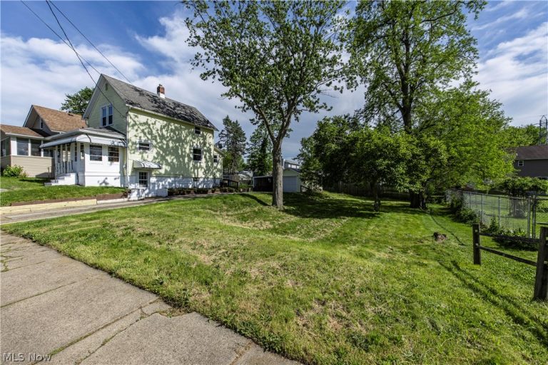 1304 Nestor Avenue, Akron, OH - Photo 4