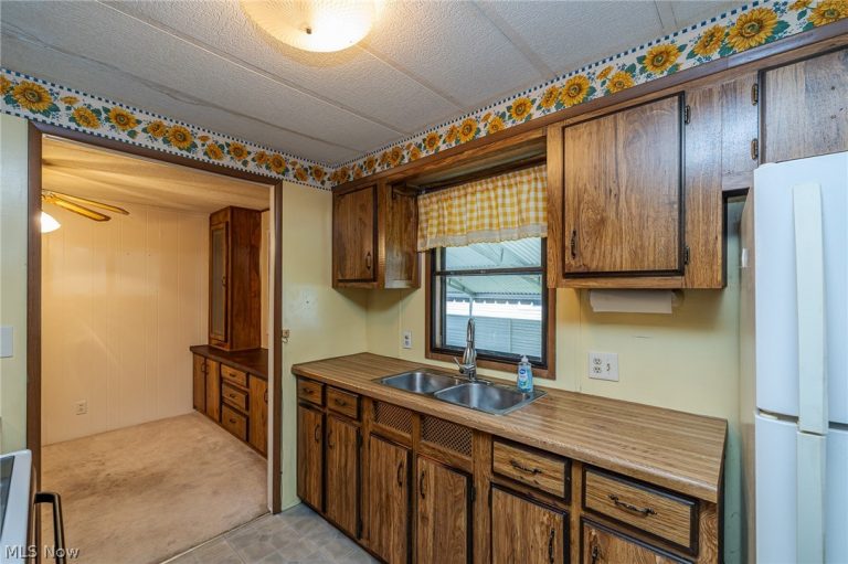 5 Michael Drive, Olmsted Twp, OH - Photo 8