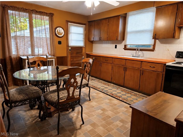 2446 Vestal Road, Youngstown, OH - Photo 4