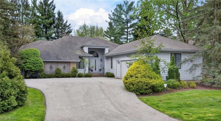 10 Longmeadow Lane, Beachwood, OH, 44122