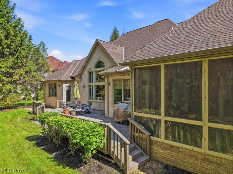 7312 Stockwood Drive, Solon, OH - Photo 6