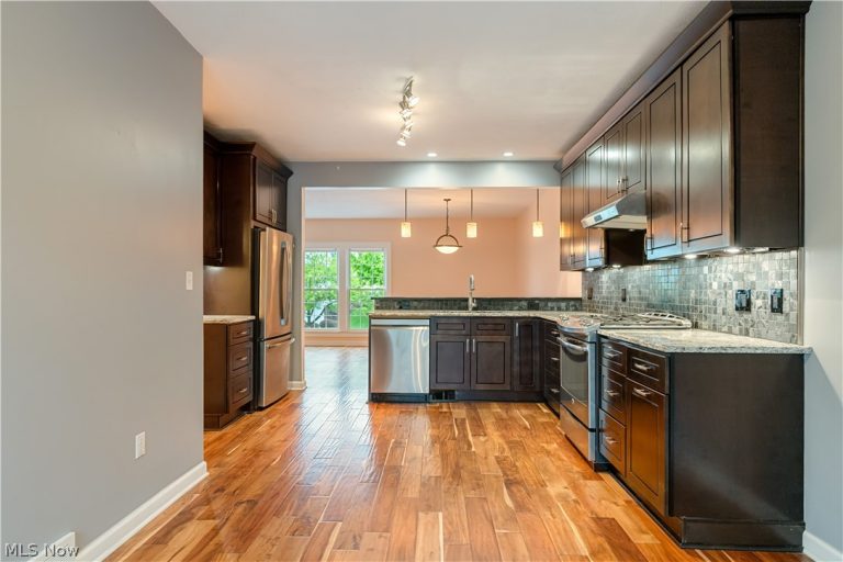 6830 Chaffee Court, Brecksville, OH - Photo 8