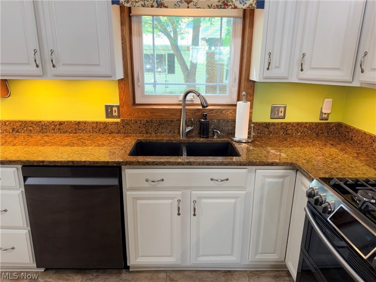 546 Letchworth Drive, Akron, OH - Photo 6