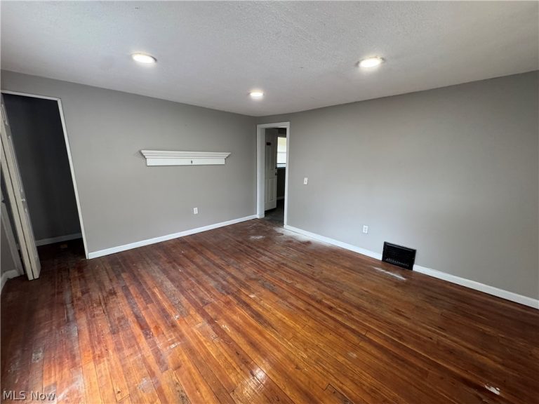392 Bailey Court, Akron, OH - Photo 8