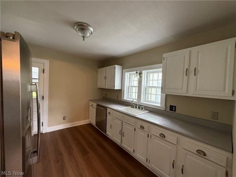 310 Barkwill Street, St Marys, WV - Photo 5