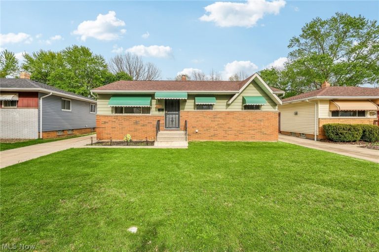 6293 Brookmere Drive, Parma Heights, OH - Photo 2