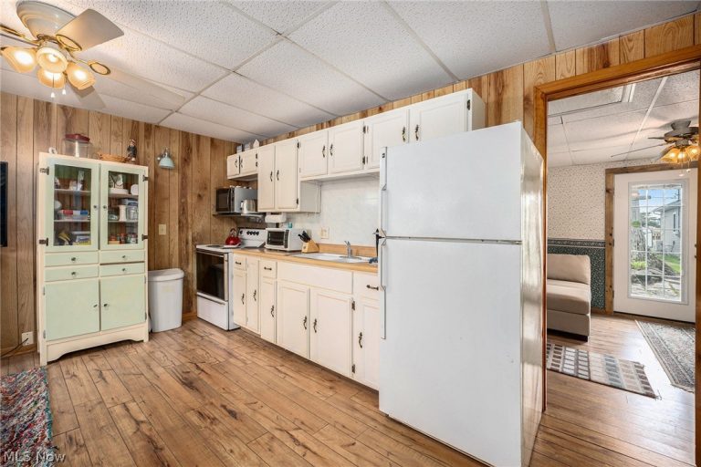 5755 Lake Road #6, Ashtabula, OH - Photo 3