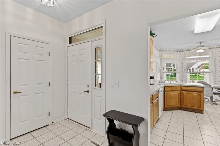 10490 Ravine View Court, North Royalton, OH - Photo 4