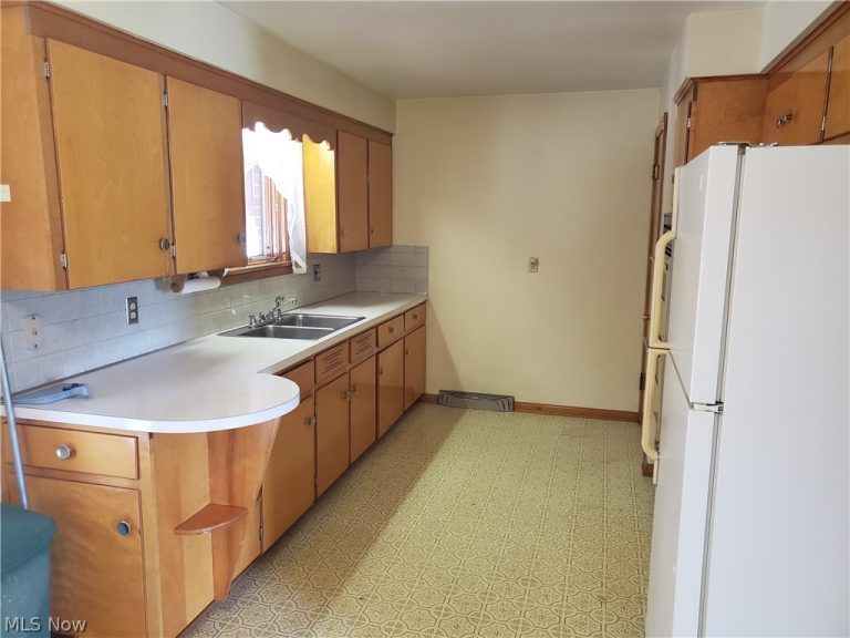 3105 Washington Avenue, Lorain, OH - Photo 4