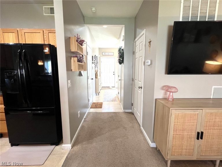 108 Yellowstone Court, Berea, OH - Photo 4