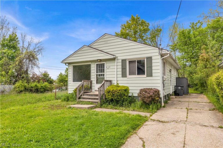 16605 Glenpark Avenue, Cleveland, OH - Photo 2