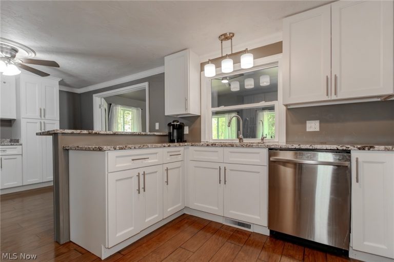8550 Sharp Lane, Chesterland, OH - Photo 3