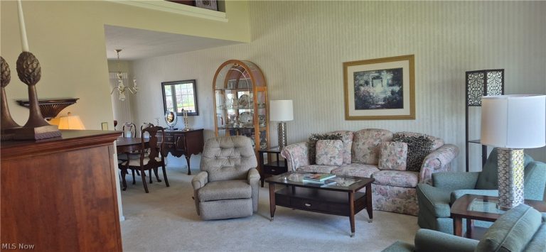 73 Hillsdale Avenue, Seven Hills, OH - Photo 3