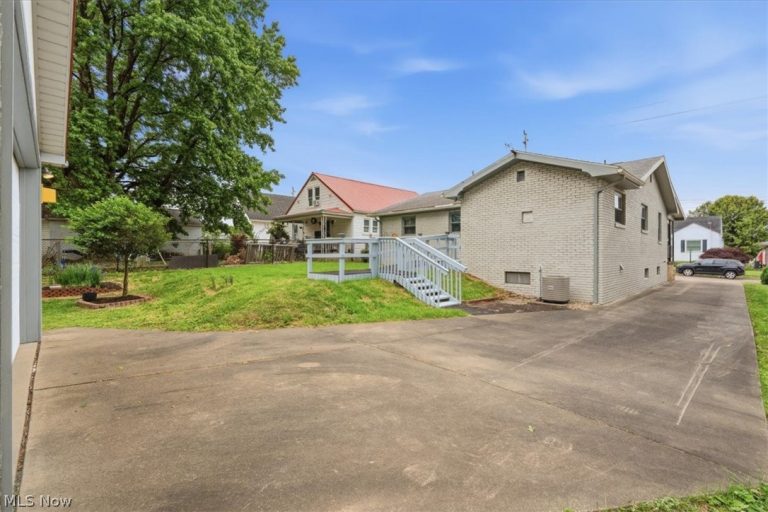 609 27th Street, Vienna, WV - Photo 3