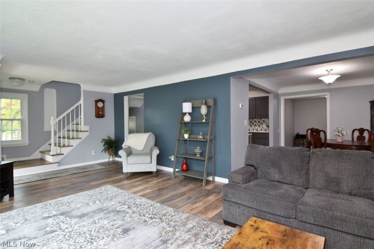 17407 Lomond Boulevard, Shaker Heights, OH - Photo 6