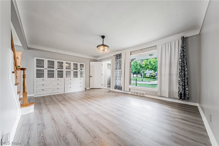 24111 Edgehill Drive, Beachwood, OH - Photo 8