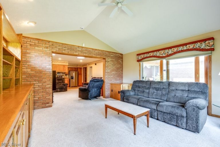 124 Alber Drive, Medina, OH - Photo 8