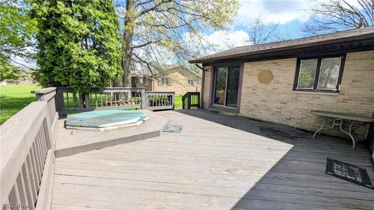 12802 Gardenside Drive, North Royalton, OH - Photo 5