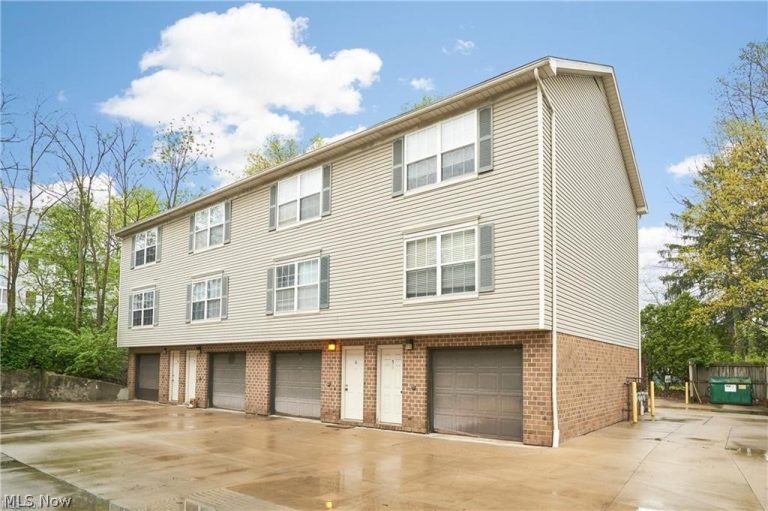 1041 Clyde Avenue, Cuyahoga Falls, OH, 44221