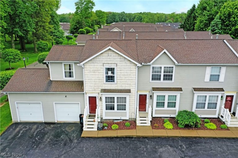 3164 Deer Trail #B, Cortland, OH - Photo 3