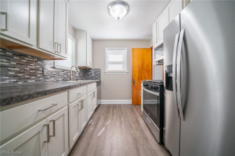 20331 Lake Shore Boulevard, Euclid, OH - Photo 2