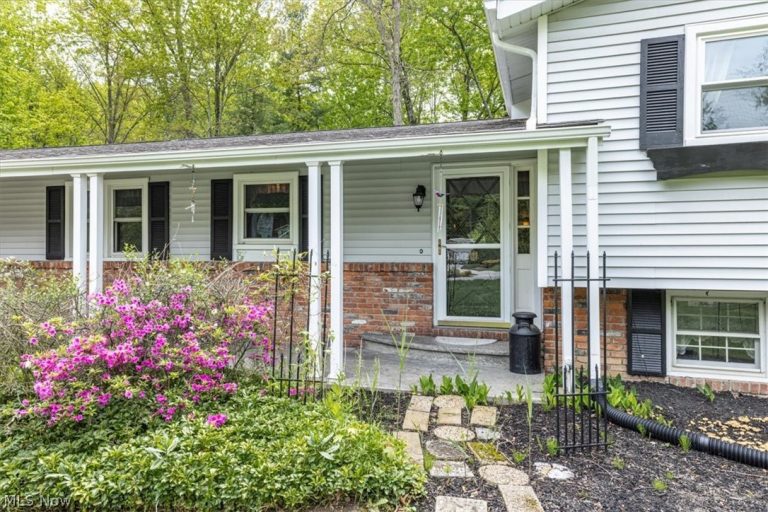 9412 Beaver Creek Drive, Mentor, OH - Photo 2