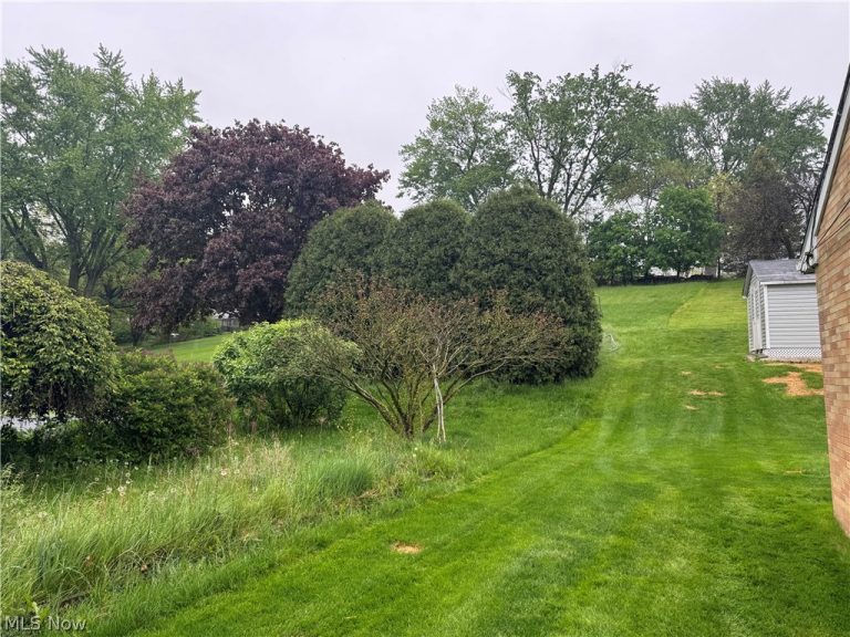 5606 Chandler Avenue, North Canton, OH - Photo 6