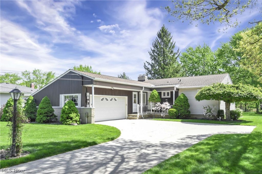 8089 Wesley Drive, Strongsville, OH