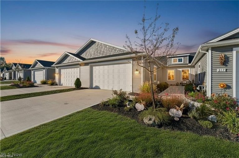 215 Silver Spring Circle, Elyria, OH, 44035