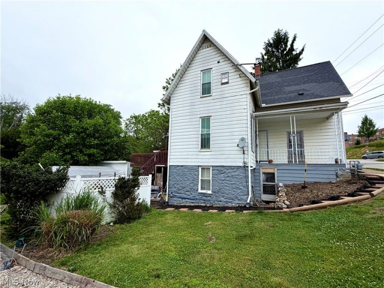 126 South Sugar St., St Clairsville, OH - Photo 2