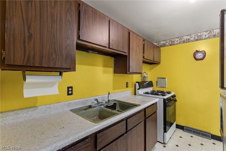 263 Walker Manor Circle, Colliers, WV - Photo 8