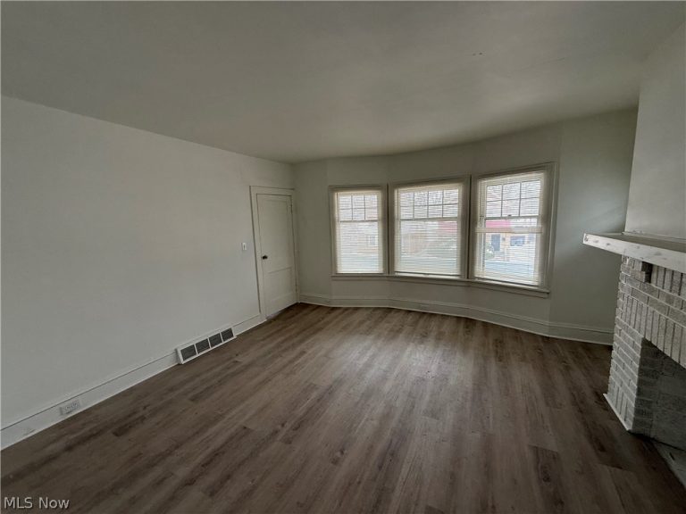 829 Helmsdale Road, Cleveland Heights, OH - Photo 8