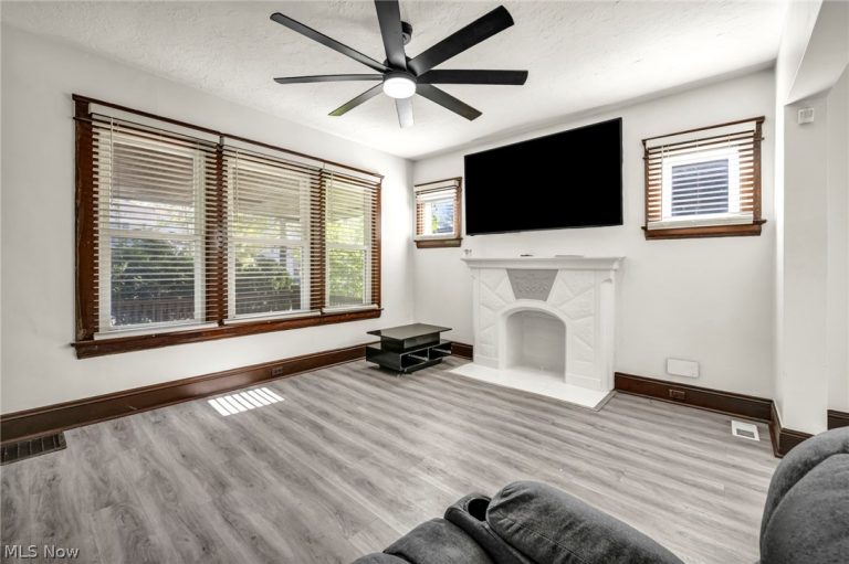 12015 Osceola Avenue, Cleveland, OH - Photo 8
