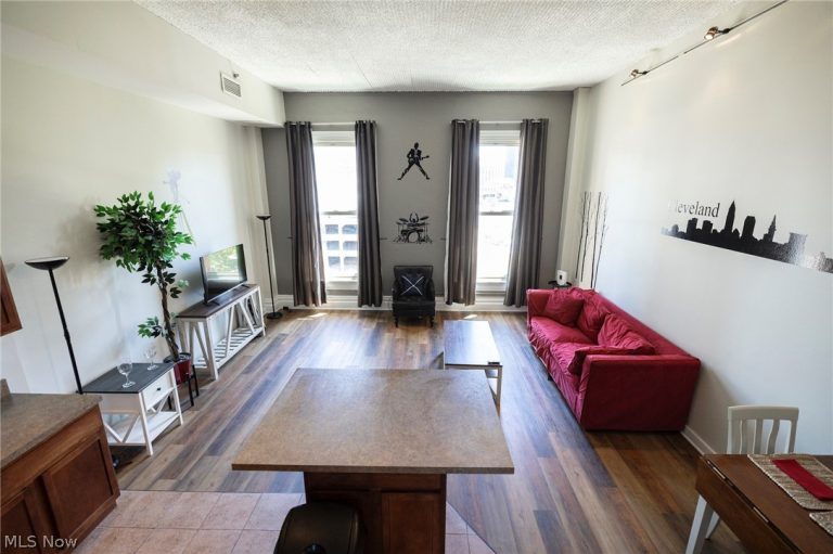 408 Saint Clair Avenue #607, Cleveland, OH - Photo 3