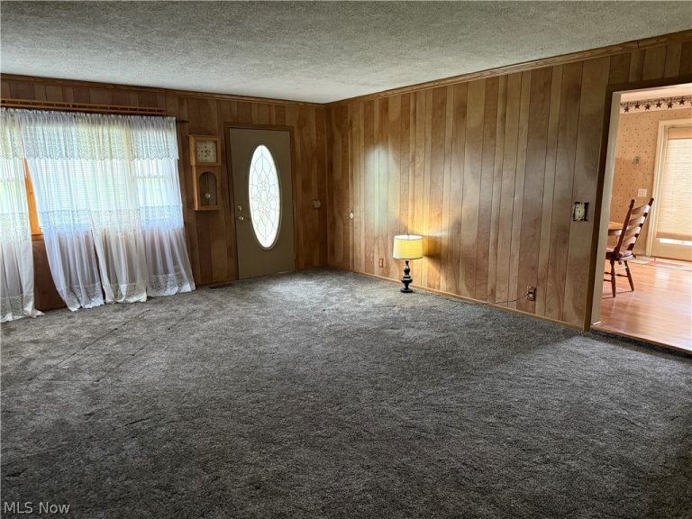 10083 Stillwater Road, Uhrichsville, OH - Photo 6