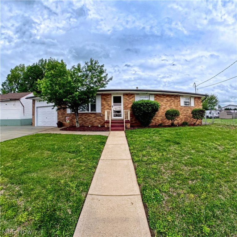 708 Circle Drive, Belpre, OH, 45714