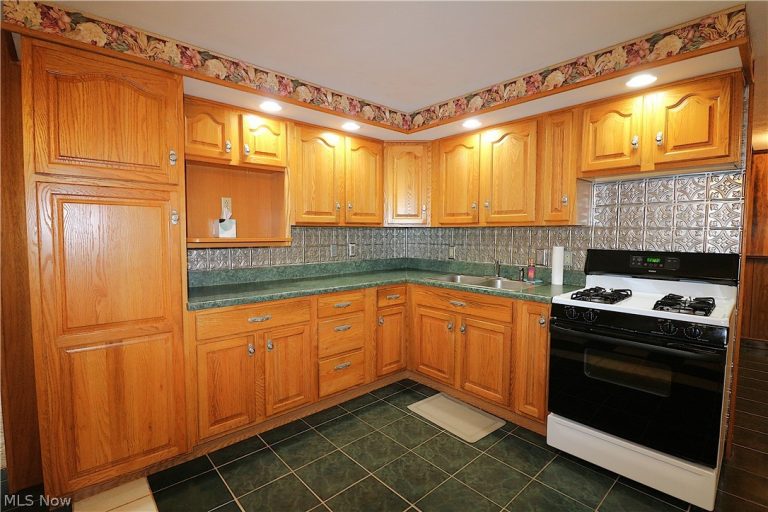 28 Valley Park Drive, Norwalk, OH - Photo 4