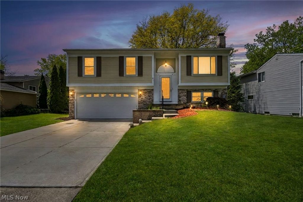 8600 Brentwood Drive, Olmsted Twp, OH